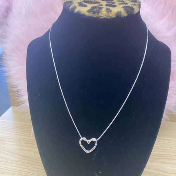 Elegant stainless steel Silver Heart Necklace - Picture 3 of 4